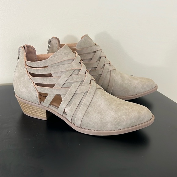 Qupid Shoes - NWOB cutout booties